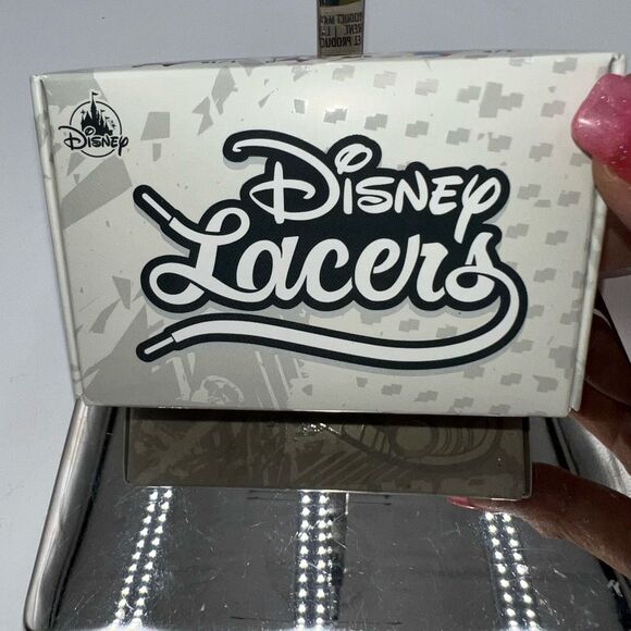 Disney Lacers The Three Little Pigs Shoe Vinyl Collectible Artist Series 2 D23 - Picture 6 of 9